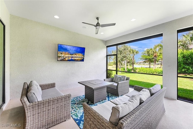 sunroom with ceiling fan