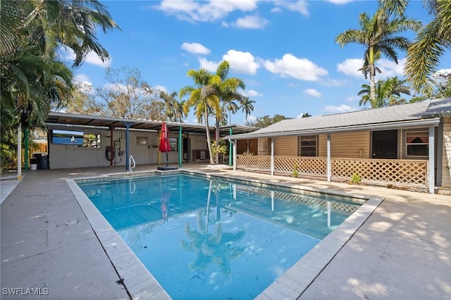 view of swimming pool