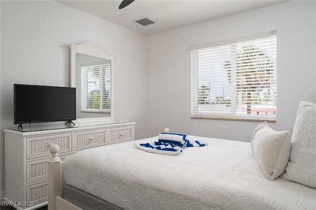 bedroom with ceiling fan