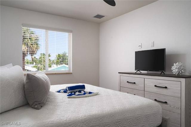 bedroom with ceiling fan