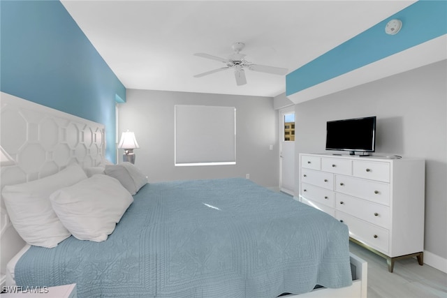 bedroom with ceiling fan