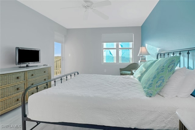 bedroom with ceiling fan