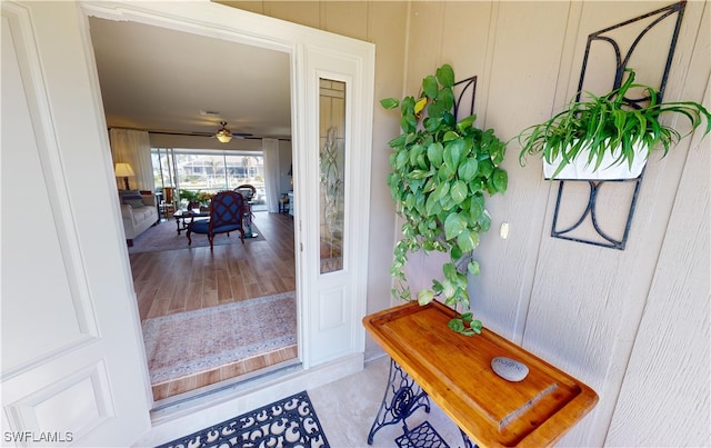 entryway with ceiling fan