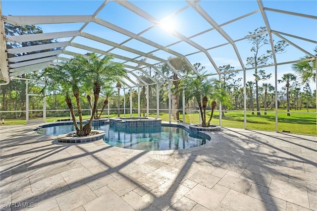 view of pool with an in ground hot tub, a lanai, a yard, and a patio area