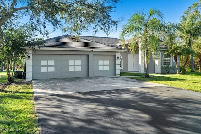 view of front facade featuring a garage and a front yard