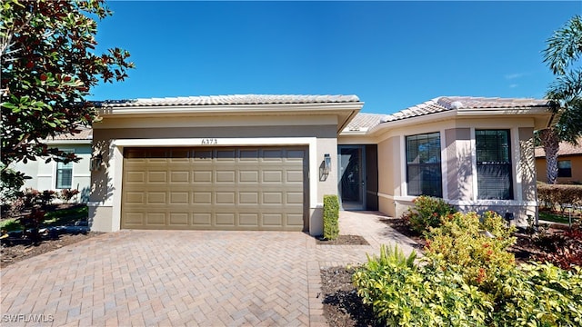 view of front facade featuring a garage