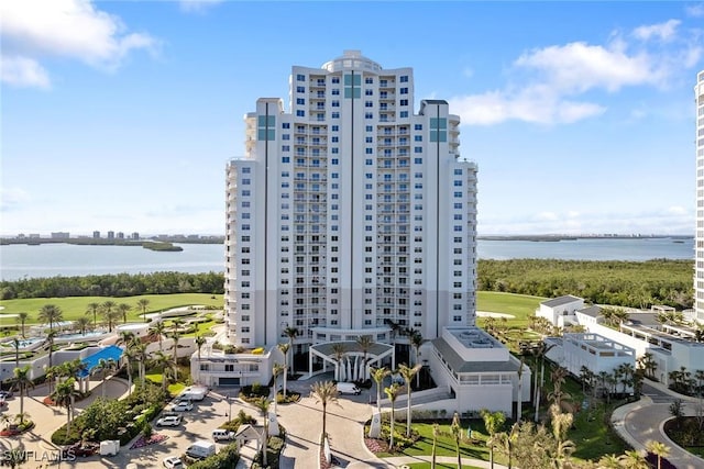 bird's eye view with a water view