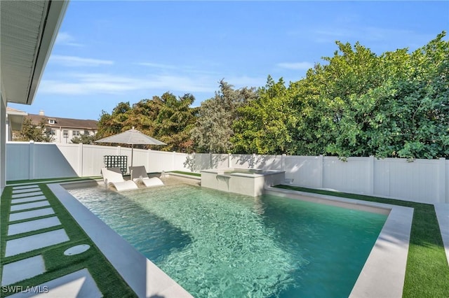 view of swimming pool featuring a jacuzzi and a patio area