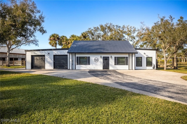 view of front of property featuring a garage and a front yard