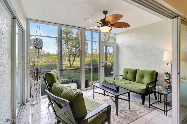 sunroom with ceiling fan