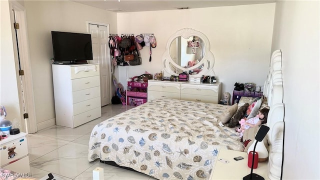 bedroom featuring a closet