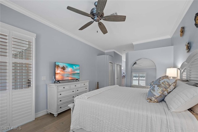 bedroom with crown molding, ceiling fan, and light hardwood / wood-style floors