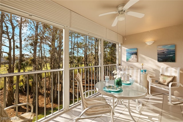 sunroom / solarium with ceiling fan