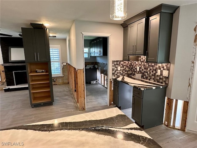 kitchen with tasteful backsplash and gray cabinets