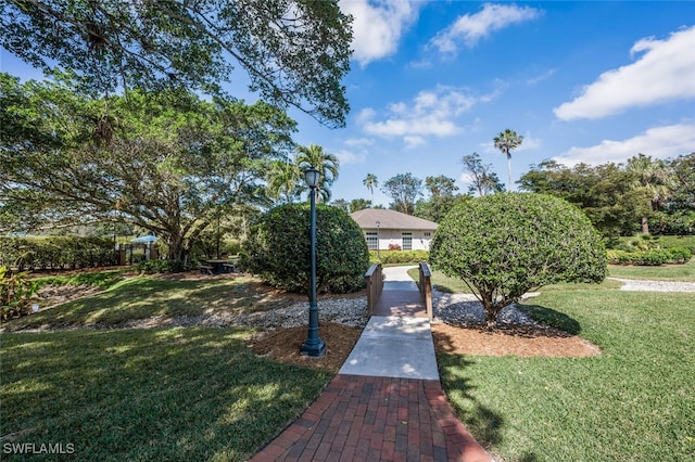 view of front facade with a front yard