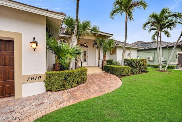 view of front facade featuring a front yard