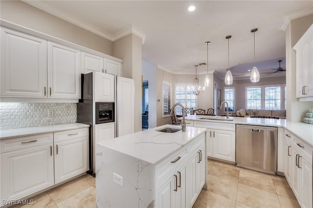 kitchen with sink, stainless steel dishwasher, an island with sink, and kitchen peninsula