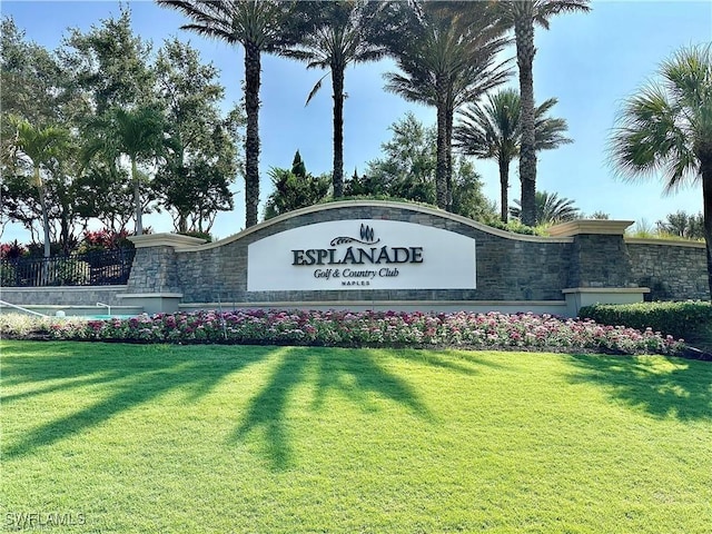 community / neighborhood sign featuring a lawn