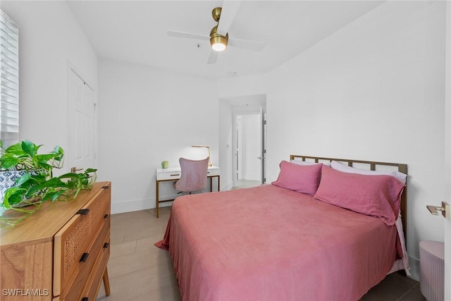 bedroom with ceiling fan and baseboards