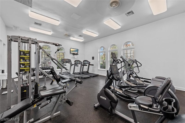 exercise room with visible vents and baseboards