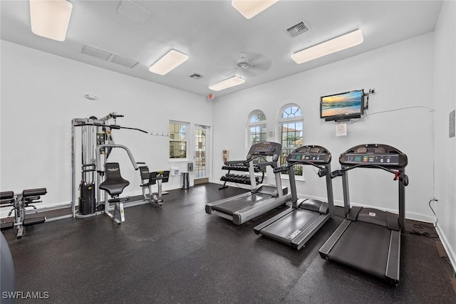 workout area featuring a ceiling fan, visible vents, and baseboards