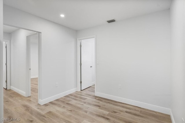 unfurnished room with light wood-style flooring, visible vents, baseboards, and recessed lighting