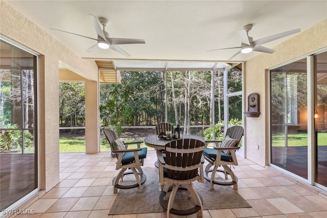 sunroom featuring a ceiling fan