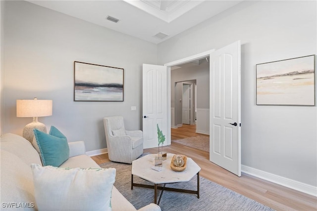 living area with light hardwood / wood-style flooring