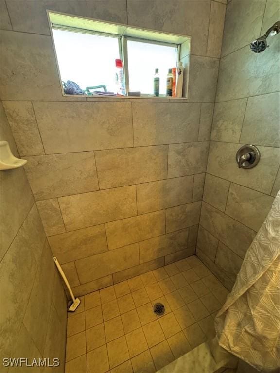 bathroom featuring curtained shower