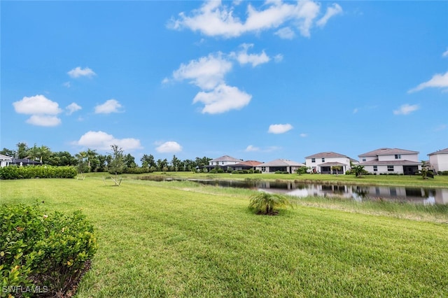 view of yard featuring a water view