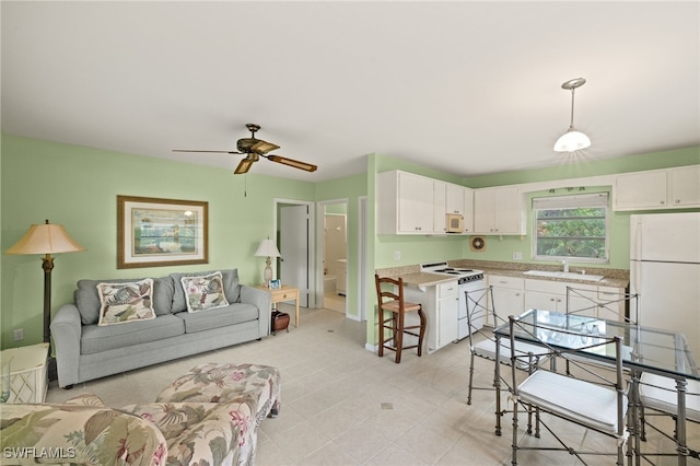 living area featuring a ceiling fan