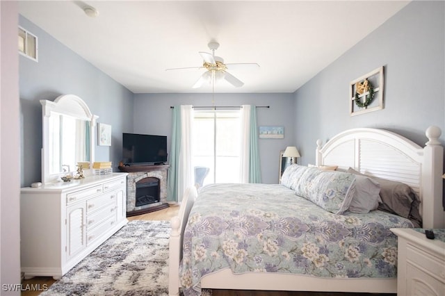 bedroom with ceiling fan