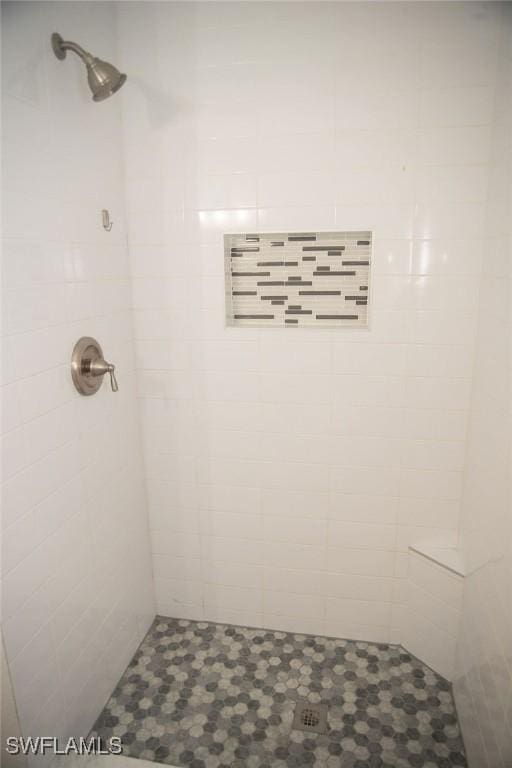 17291 Timber Oak Ln, Fort Myers, FL 33908 - bathroom with a tile shower