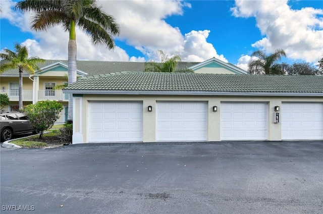 3260 Douglas Dr Unit 204, Naples, FL 34105 - view of garage