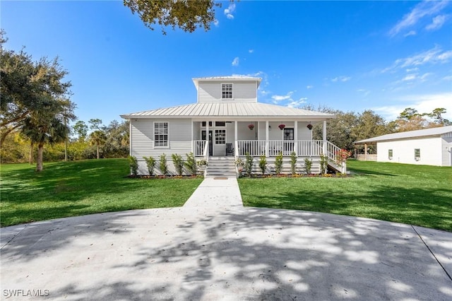 view of front facade featuring a front yard and a porch