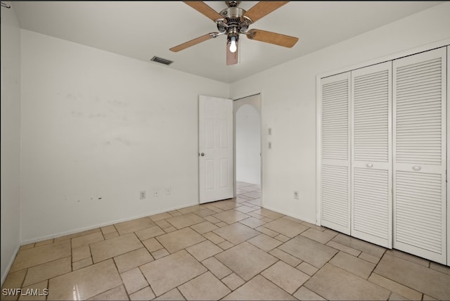 unfurnished bedroom featuring a closet and ceiling fan