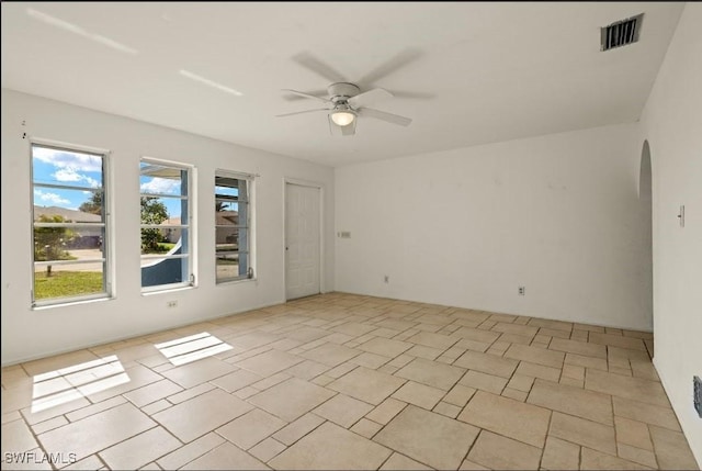 empty room featuring ceiling fan