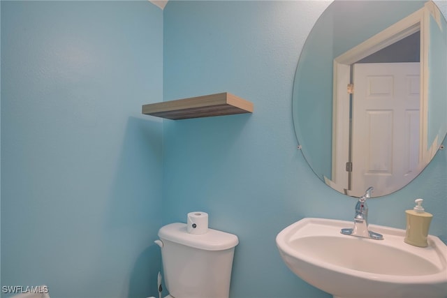 bathroom featuring toilet and sink