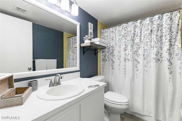 bathroom with a shower with curtain, vanity, and toilet