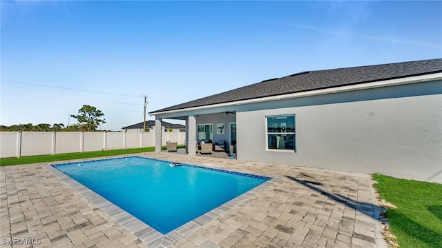 view of swimming pool featuring ceiling fan, an outdoor hangout area, and a patio