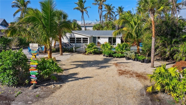 view of front of property