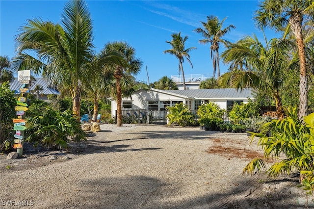 view of front of property