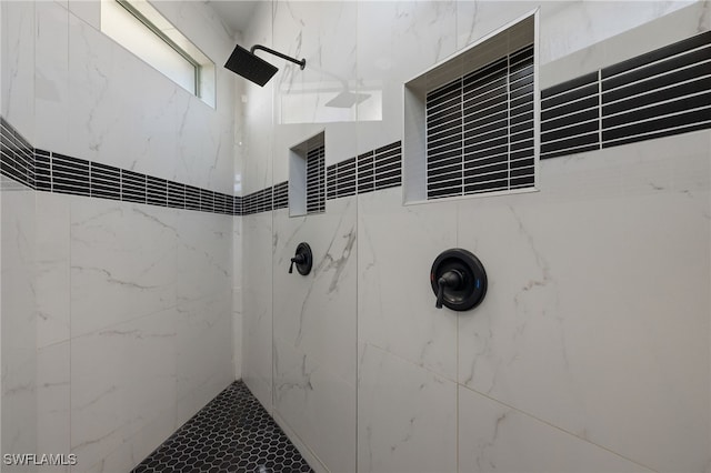 bathroom featuring a tile shower