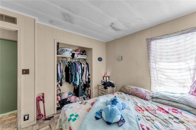 bedroom with a closet