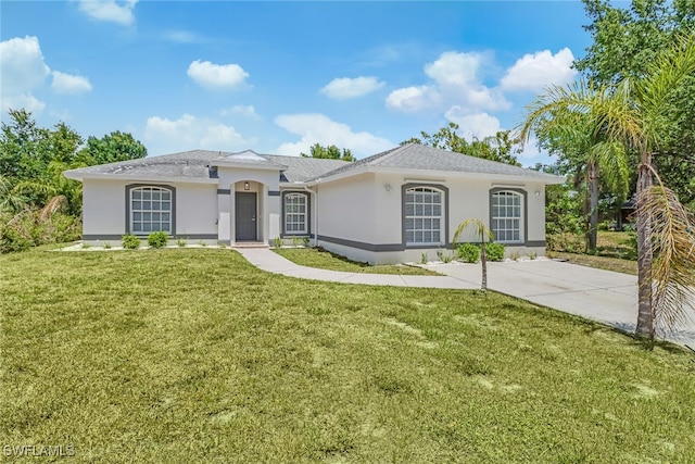 ranch-style home featuring a front lawn