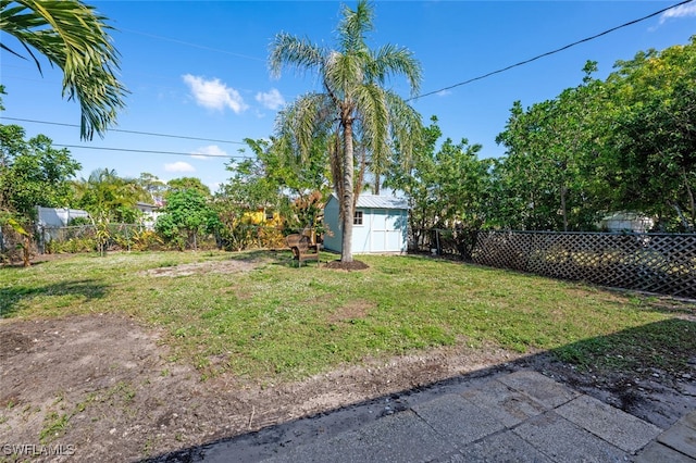 view of yard featuring a storage shed