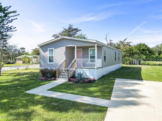 view of front of property with covered porch and a front lawn