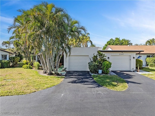 view of front facade featuring a garage and a front yard