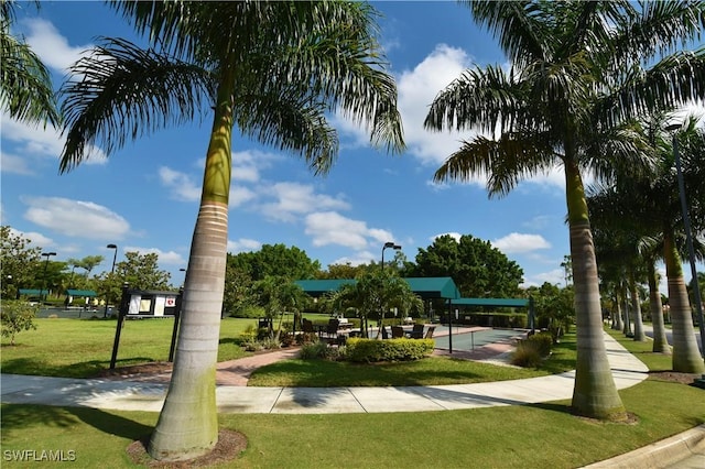 view of home's community featuring a lawn