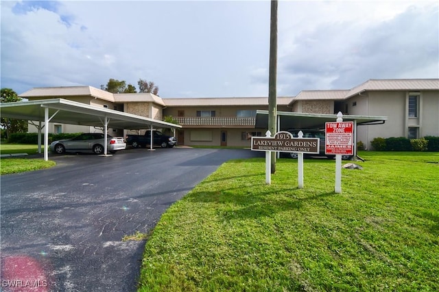 view of front of home featuring a front lawn